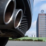 "La crise des puces, les longs délais d'attente et la rareté des voitures neuves appartiennent désormais au passé", estime Ferdinand Dudenhöffer dans le rapport mensuel du Center Automotive Research. (archives)